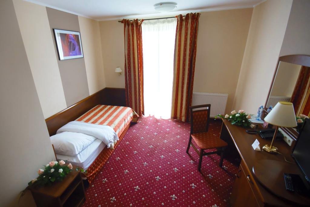Hotel Novum&Spa Niepołomice Buitenkant foto