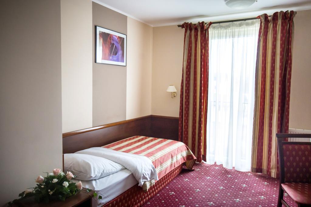 Hotel Novum&Spa Niepołomice Buitenkant foto