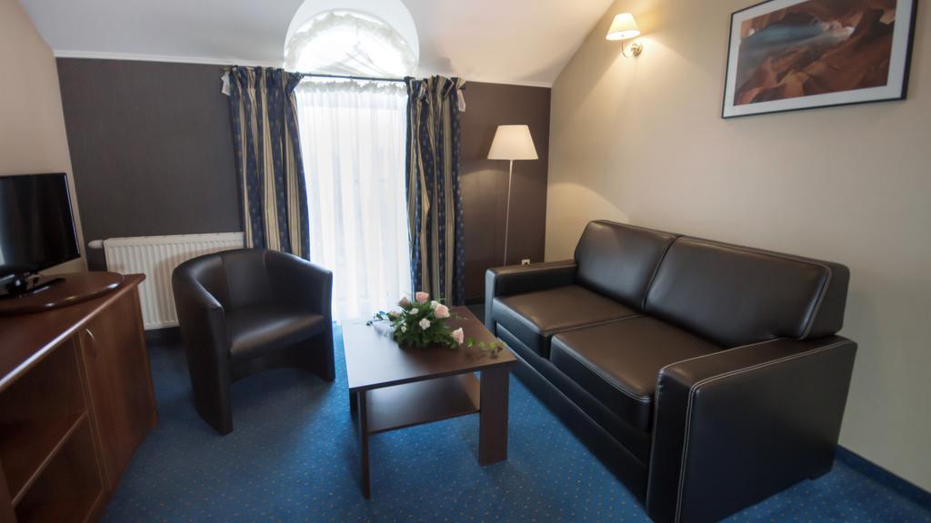 Hotel Novum&Spa Niepołomice Buitenkant foto