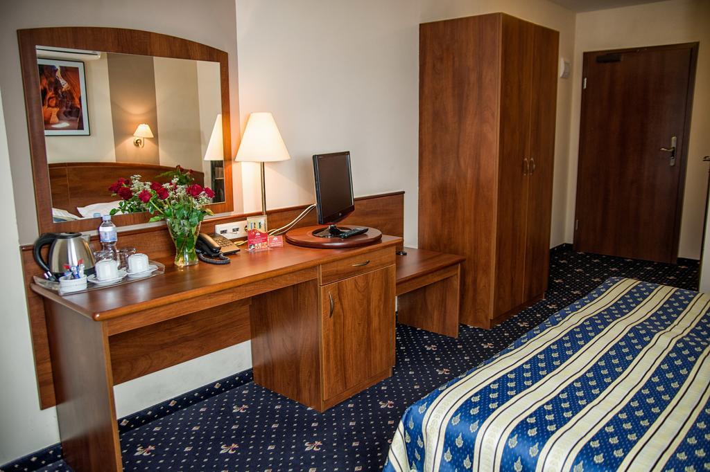 Hotel Novum&Spa Niepołomice Buitenkant foto