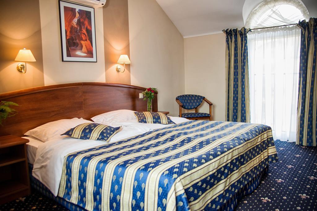 Hotel Novum&Spa Niepołomice Buitenkant foto