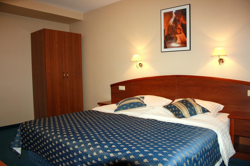 Hotel Novum&Spa Niepołomice Buitenkant foto