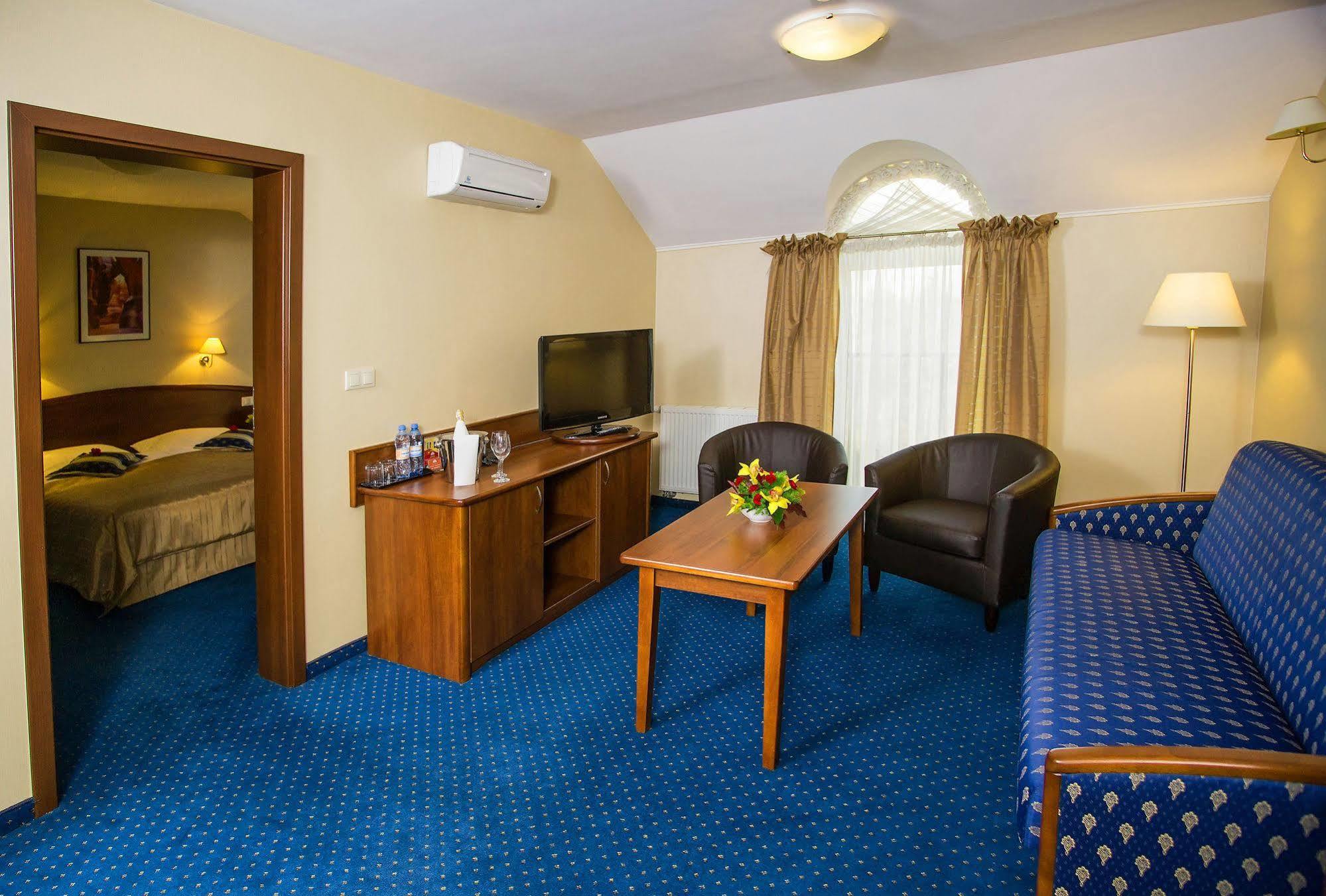 Hotel Novum&Spa Niepołomice Buitenkant foto